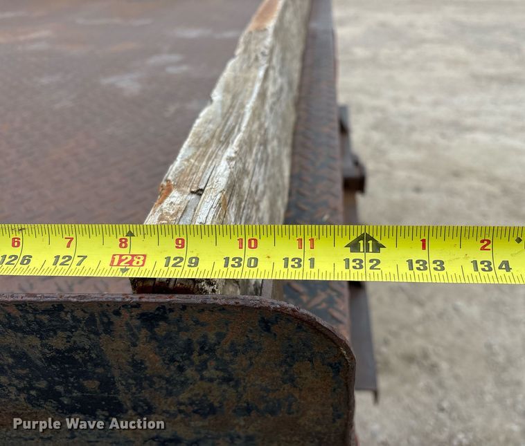 image for item EY9966 2007 Chevrolet Silverado 3500HD flatbed pickup truck