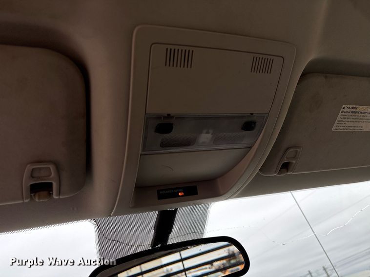 image for item EY9966 2007 Chevrolet Silverado 3500HD flatbed pickup truck