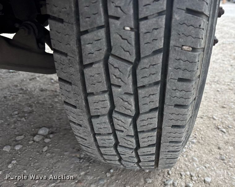 image for item EY9966 2007 Chevrolet Silverado 3500HD flatbed pickup truck