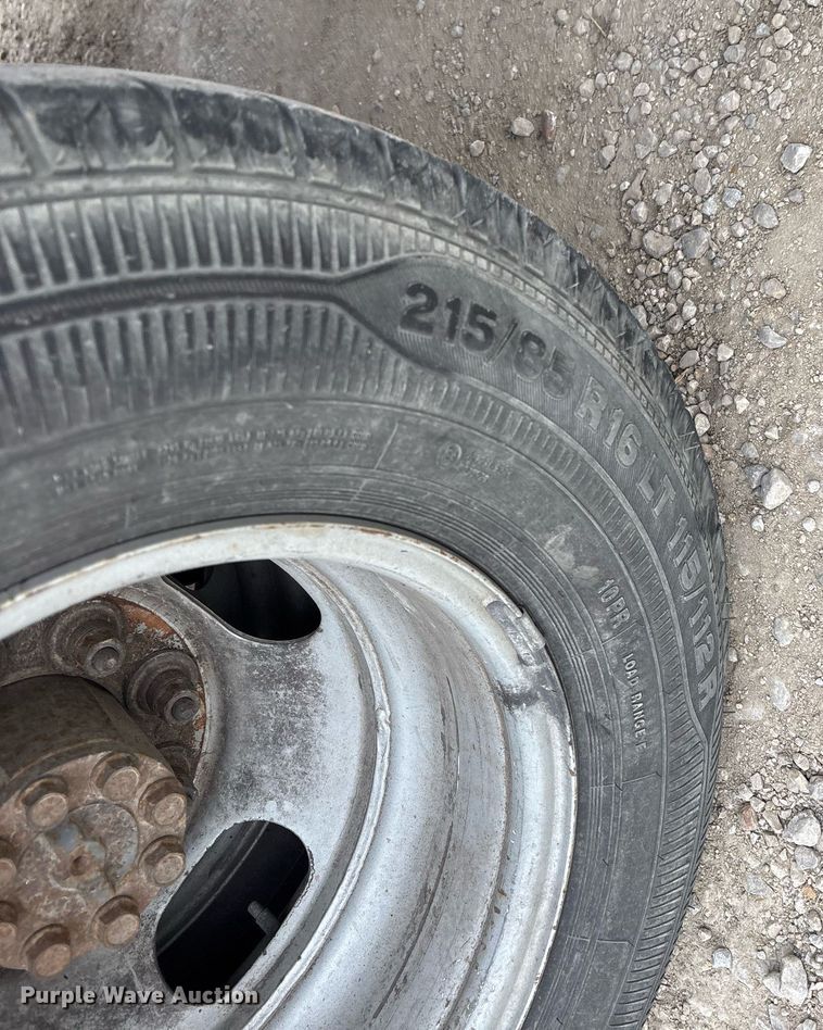 image for item EY9966 2007 Chevrolet Silverado 3500HD flatbed pickup truck