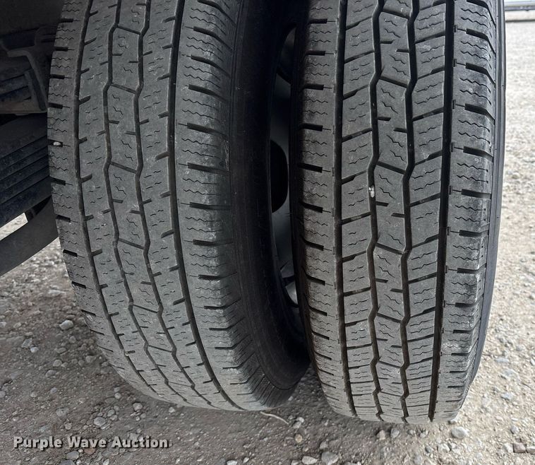 image for item EY9966 2007 Chevrolet Silverado 3500HD flatbed pickup truck