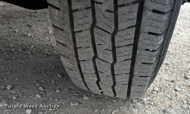 image for item EY9966 2007 Chevrolet Silverado 3500HD flatbed pickup truck