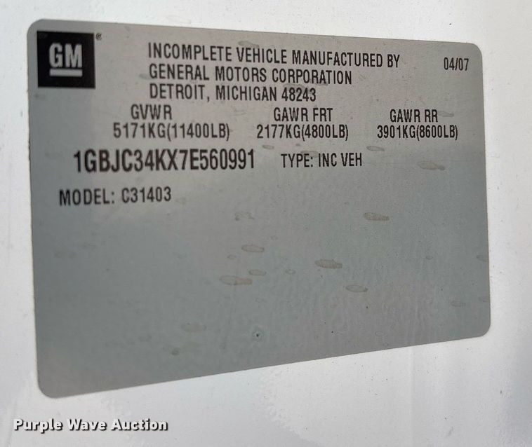 image for item EY9966 2007 Chevrolet Silverado 3500HD flatbed pickup truck