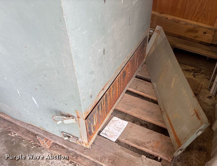 image for item EY9992 Furnas dust collector