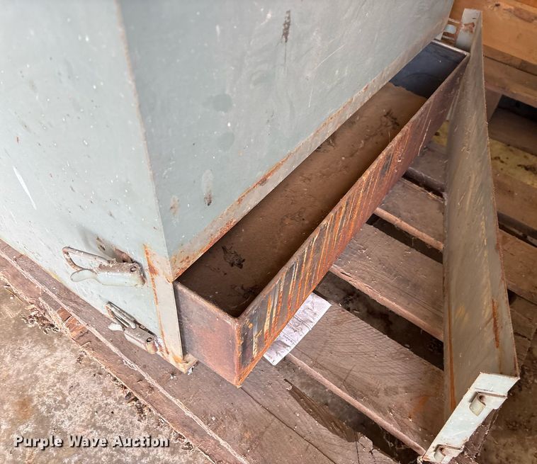 image for item EY9992 Furnas dust collector