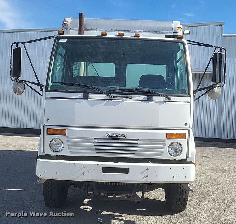 image for item MV9199 2003 Freightliner FC70 box truck