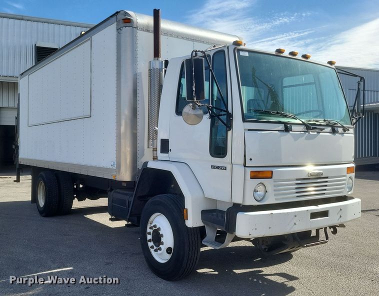 image for item MV9199 2003 Freightliner FC70 box truck