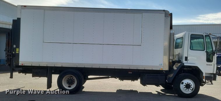 image for item MV9199 2003 Freightliner FC70 box truck