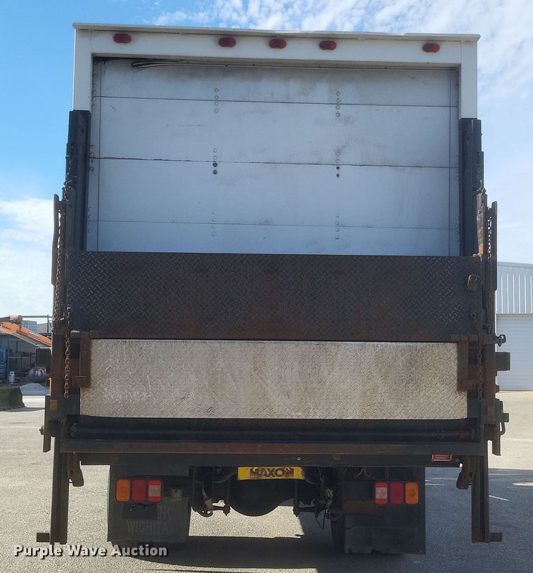 image for item MV9199 2003 Freightliner FC70 box truck