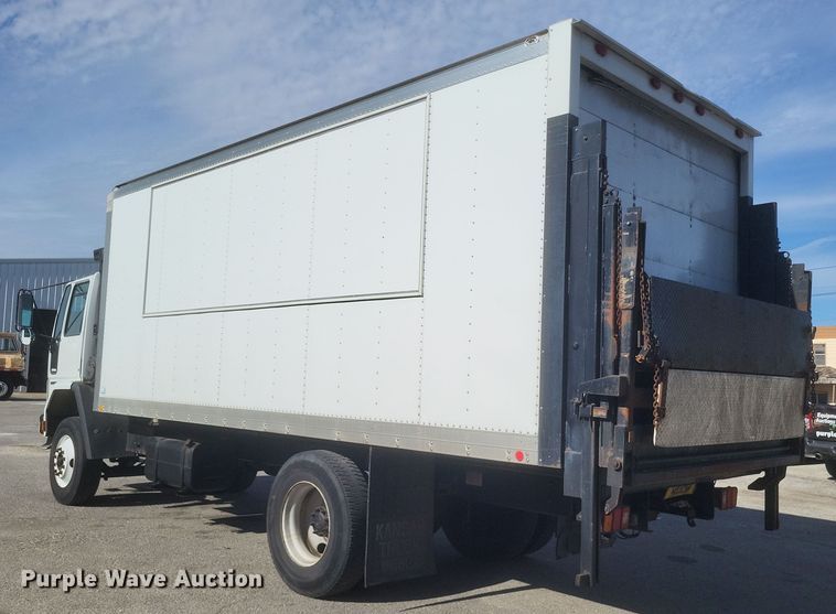 image for item MV9199 2003 Freightliner FC70 box truck