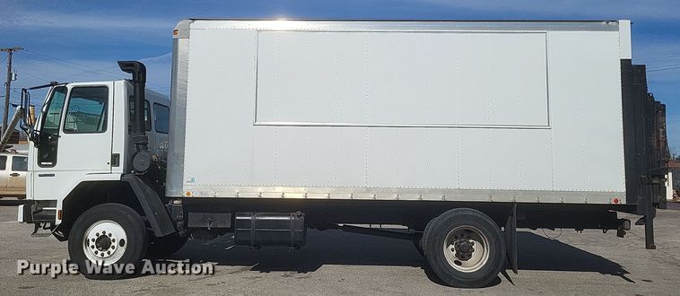 image for item MV9199 2003 Freightliner FC70 box truck