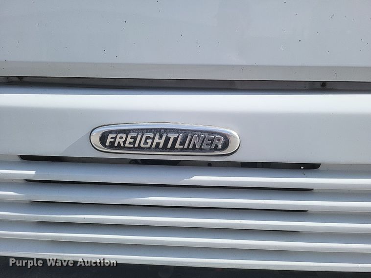 image for item MV9199 2003 Freightliner FC70 box truck