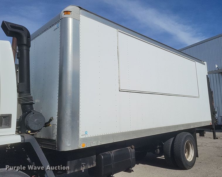 image for item MV9199 2003 Freightliner FC70 box truck