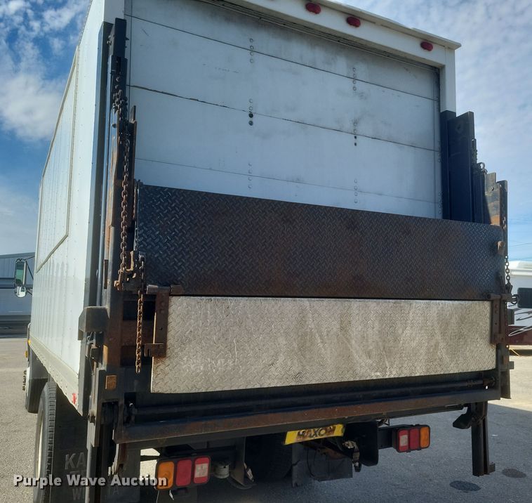 image for item MV9199 2003 Freightliner FC70 box truck