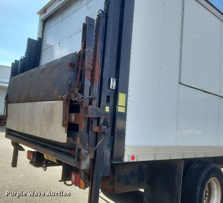 image for item MV9199 2003 Freightliner FC70 box truck