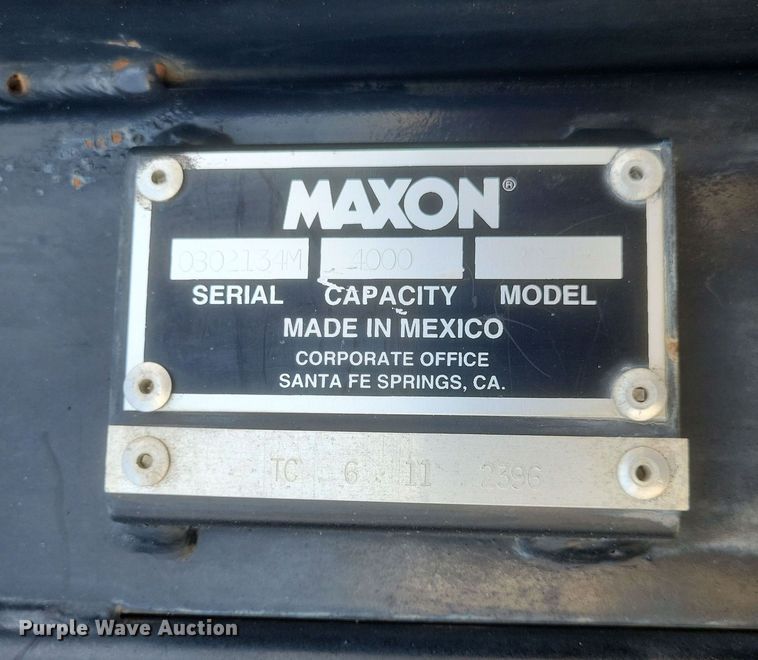 image for item MV9199 2003 Freightliner FC70 box truck