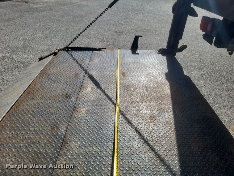 image for item MV9199 2003 Freightliner FC70 box truck