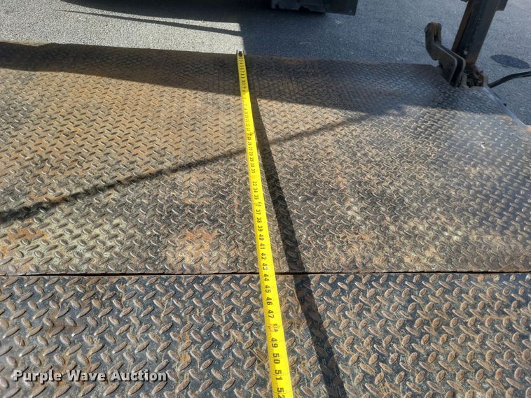 image for item MV9199 2003 Freightliner FC70 box truck