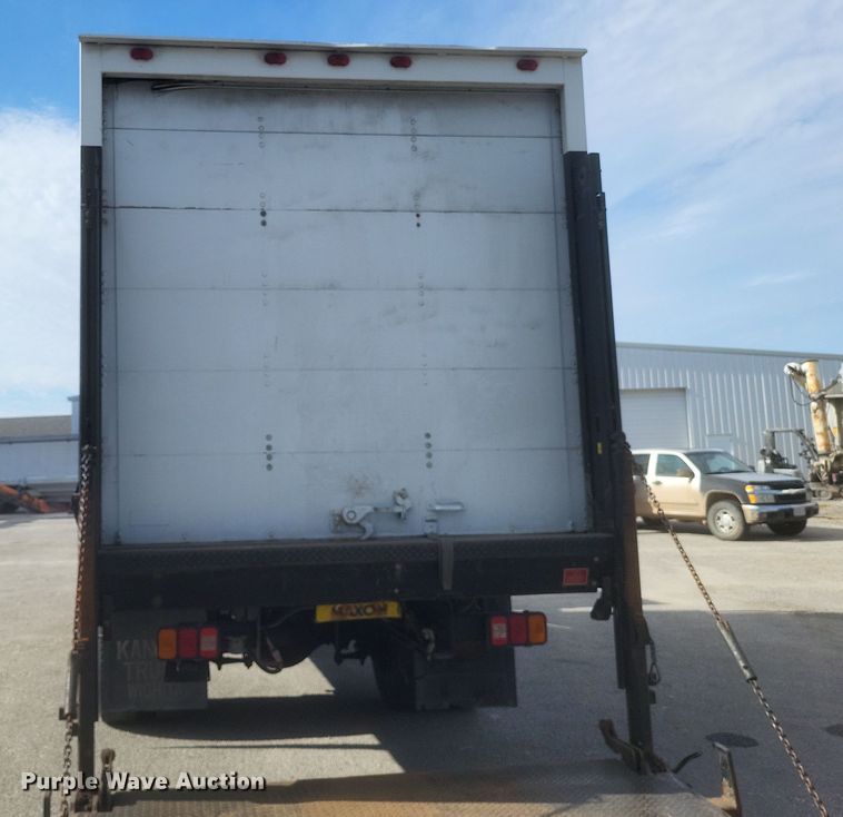 image for item MV9199 2003 Freightliner FC70 box truck