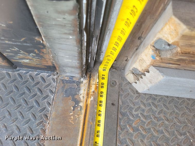 image for item MV9199 2003 Freightliner FC70 box truck