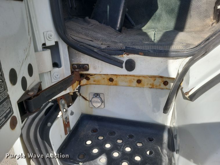 image for item MV9199 2003 Freightliner FC70 box truck