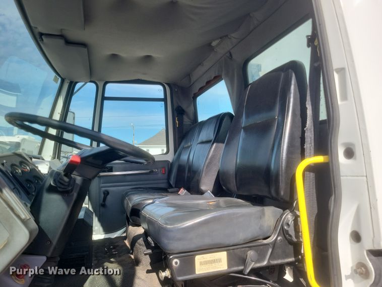 image for item MV9199 2003 Freightliner FC70 box truck