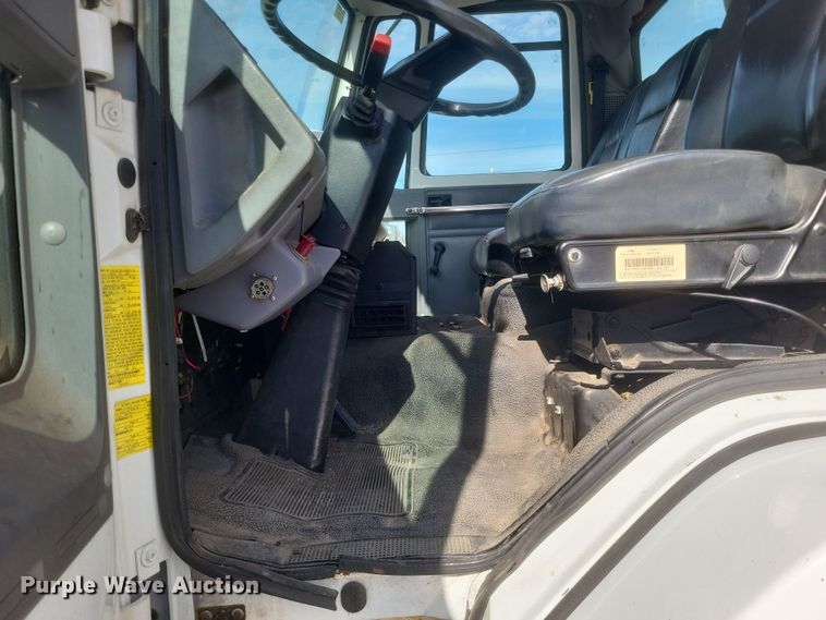 image for item MV9199 2003 Freightliner FC70 box truck