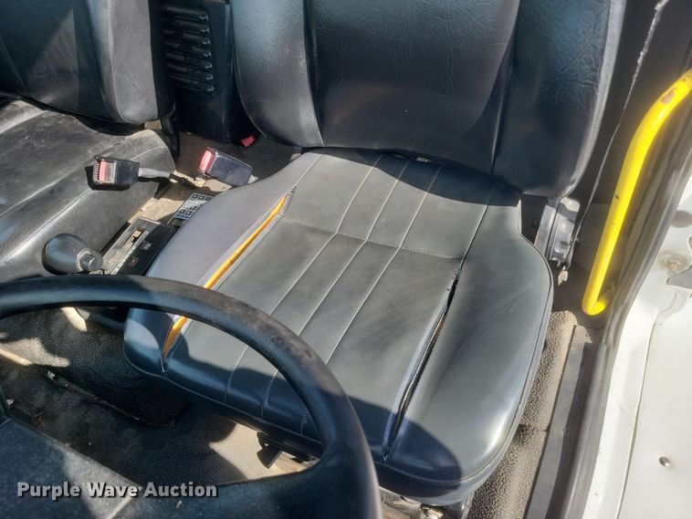 image for item MV9199 2003 Freightliner FC70 box truck