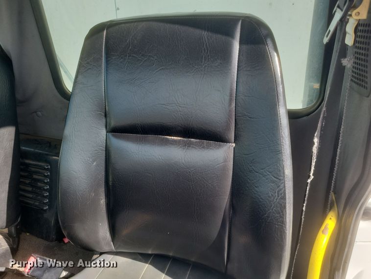 image for item MV9199 2003 Freightliner FC70 box truck