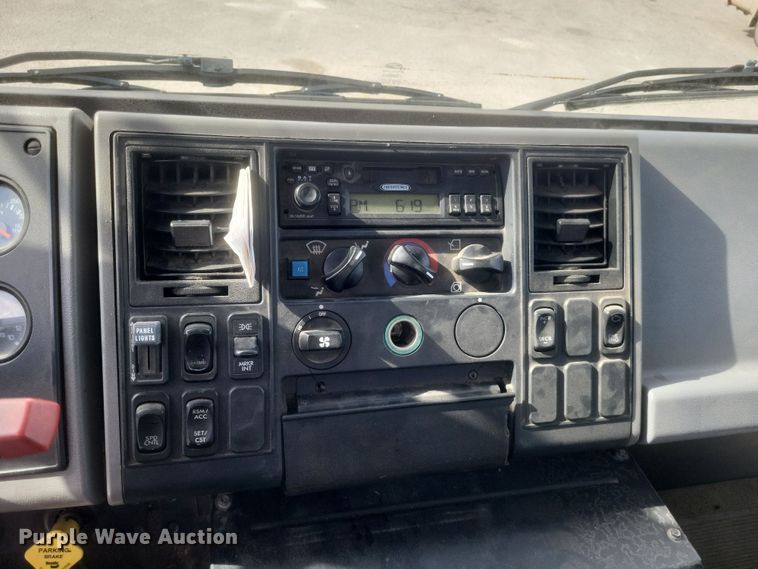 image for item MV9199 2003 Freightliner FC70 box truck