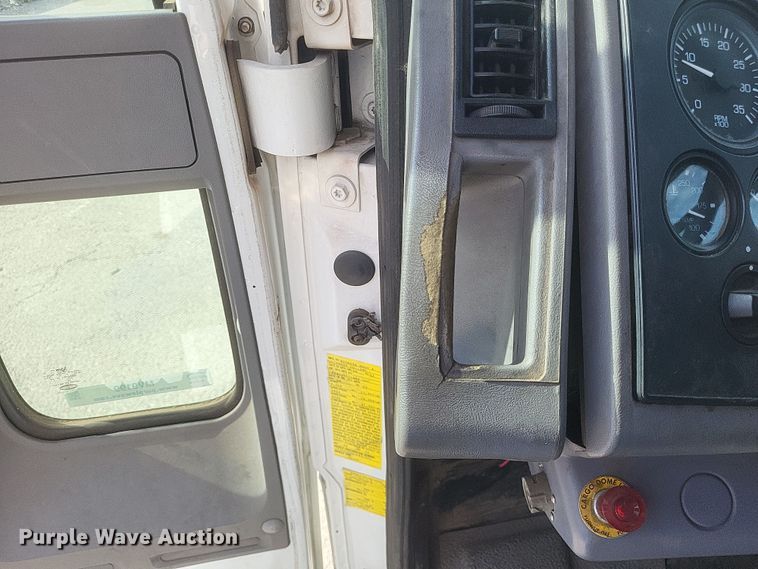 image for item MV9199 2003 Freightliner FC70 box truck