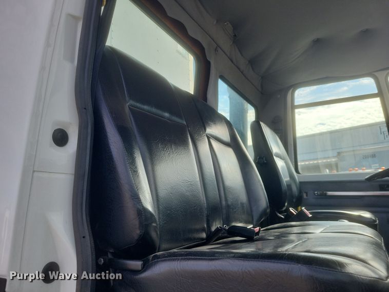 image for item MV9199 2003 Freightliner FC70 box truck