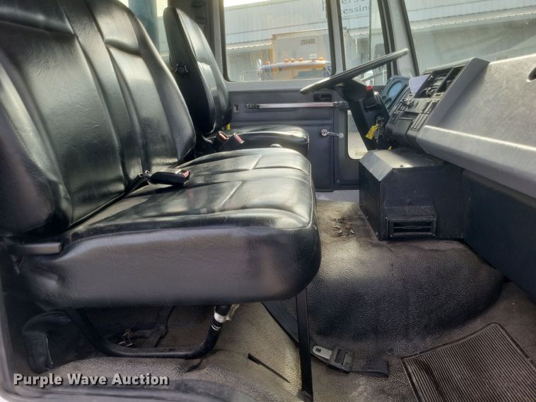 image for item MV9199 2003 Freightliner FC70 box truck