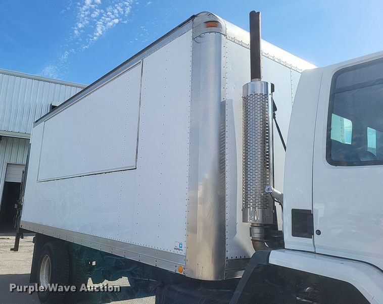 image for item MV9199 2003 Freightliner FC70 box truck