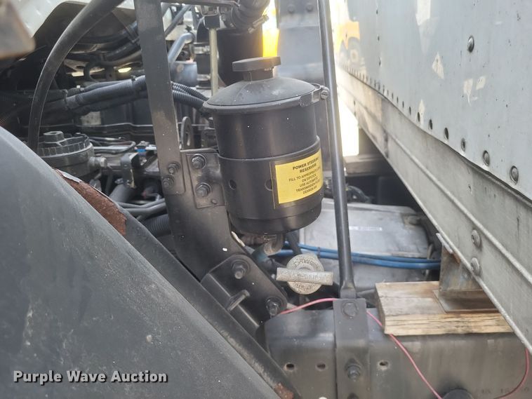 image for item MV9199 2003 Freightliner FC70 box truck