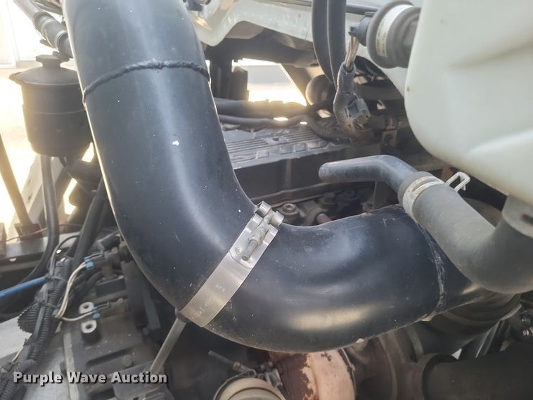 image for item MV9199 2003 Freightliner FC70 box truck