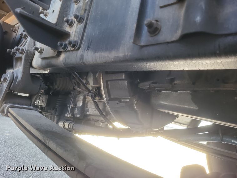 image for item MV9199 2003 Freightliner FC70 box truck