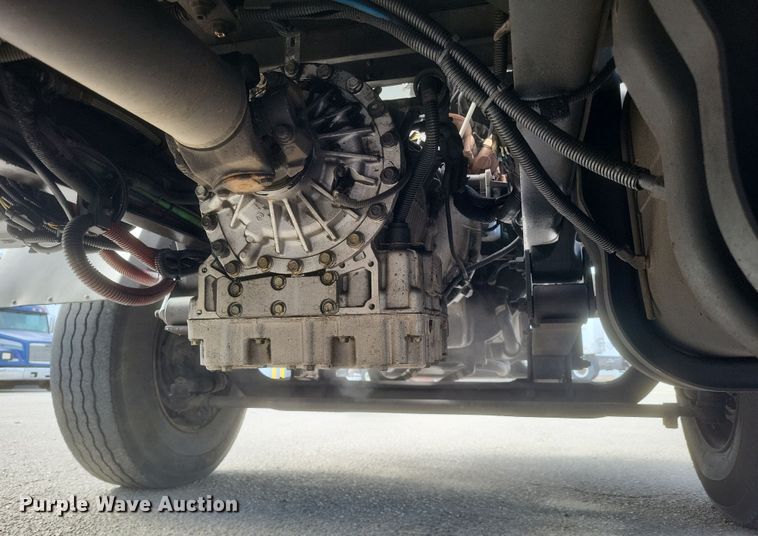 image for item MV9199 2003 Freightliner FC70 box truck