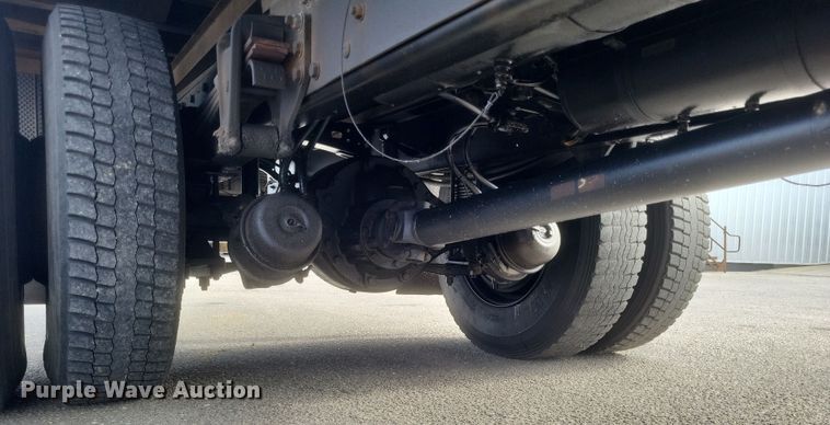 image for item MV9199 2003 Freightliner FC70 box truck