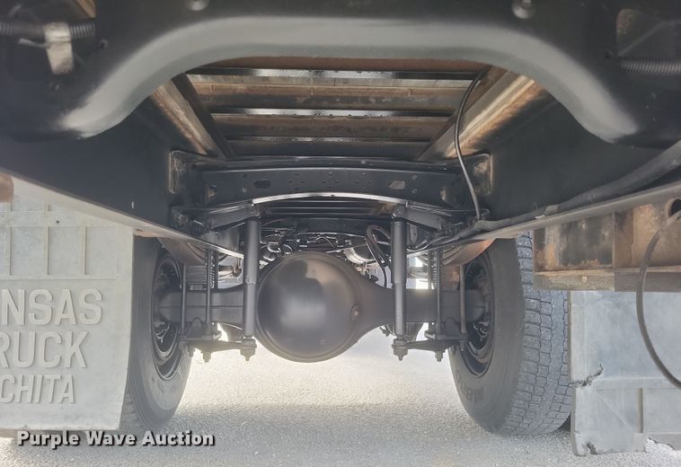 image for item MV9199 2003 Freightliner FC70 box truck