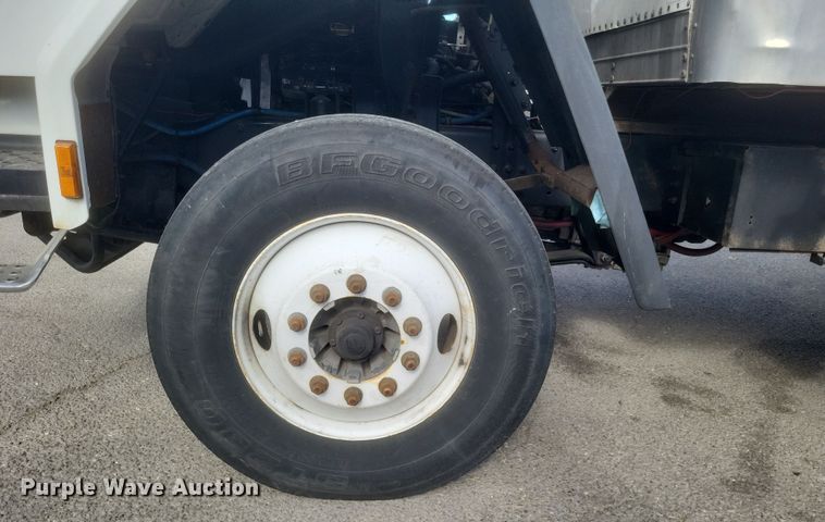 image for item MV9199 2003 Freightliner FC70 box truck