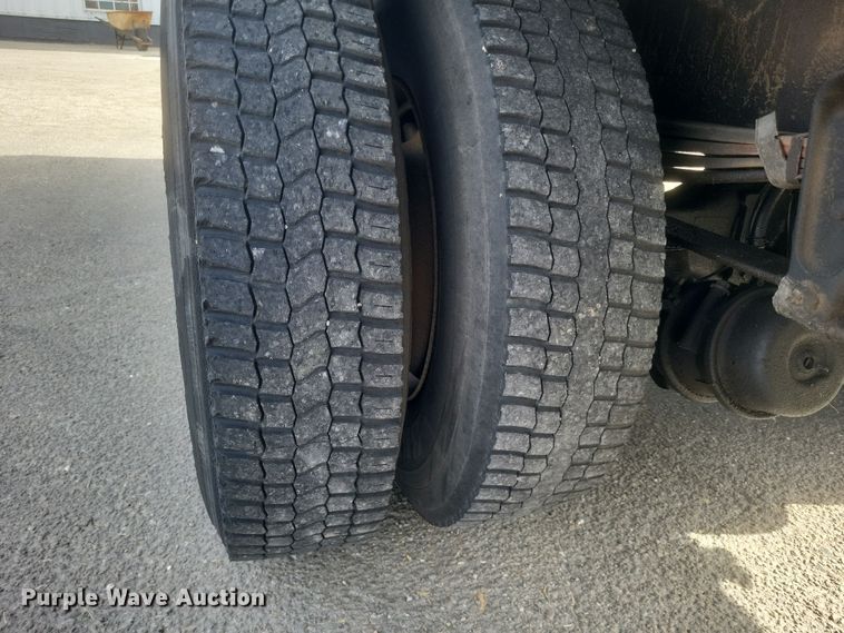 image for item MV9199 2003 Freightliner FC70 box truck