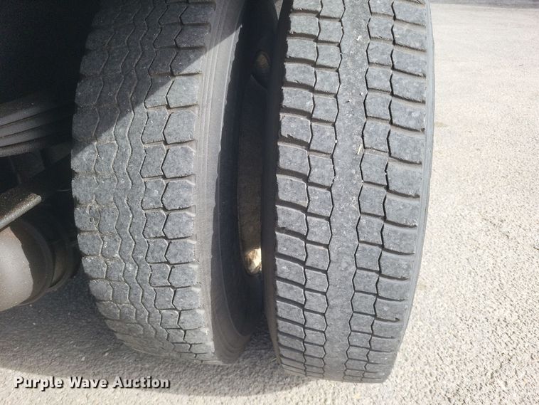 image for item MV9199 2003 Freightliner FC70 box truck