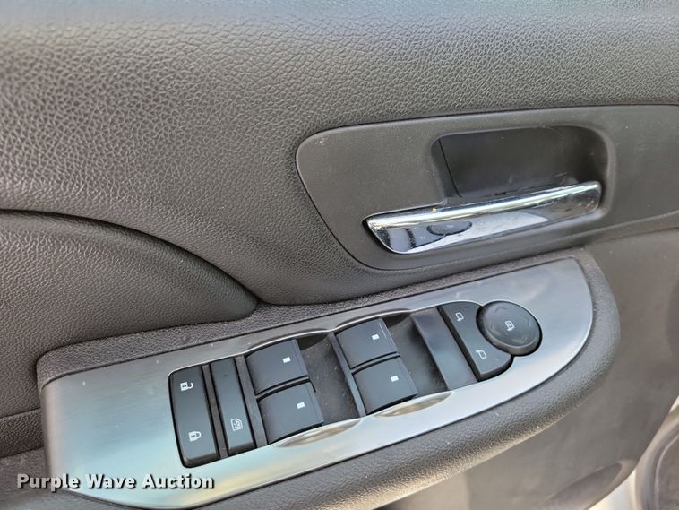 image for item NB9763 2007 Chevrolet  Suburban 2500 LS SUV