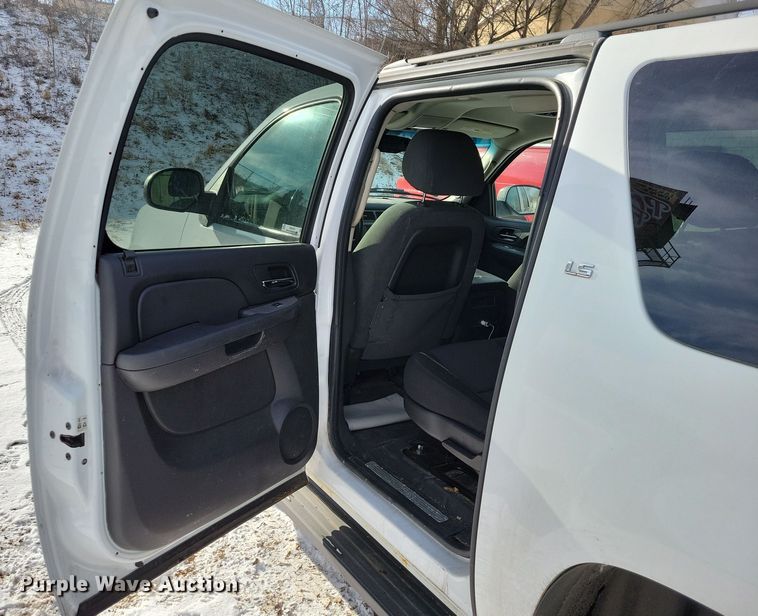 image for item NB9763 2007 Chevrolet  Suburban 2500 LS SUV