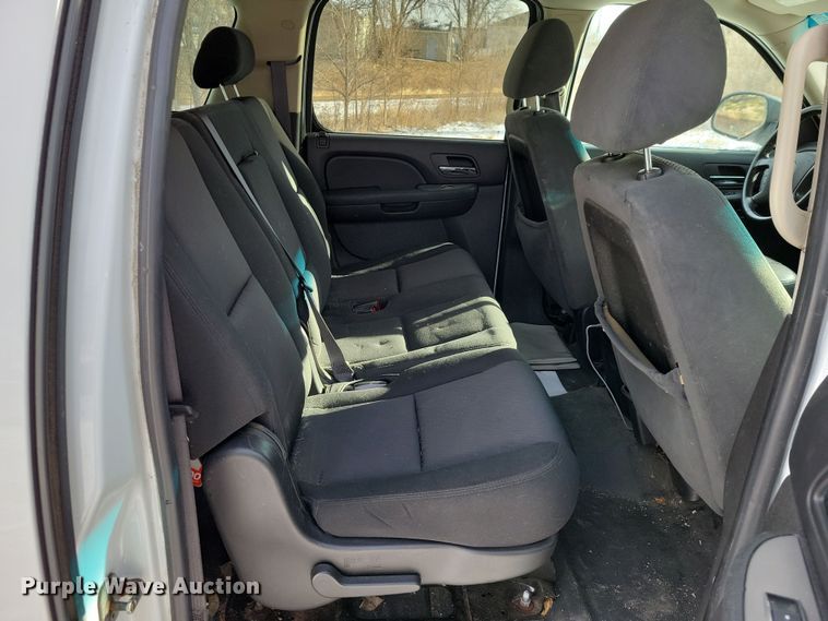 image for item NB9763 2007 Chevrolet  Suburban 2500 LS SUV