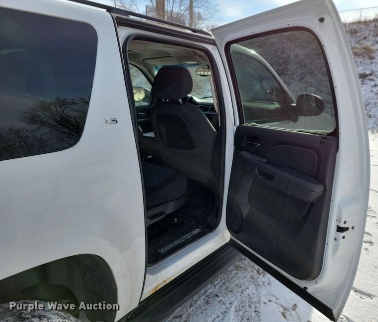 image for item NB9763 2007 Chevrolet  Suburban 2500 LS SUV