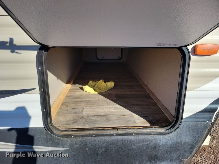 image for item NB9839 2018 Keystone Hideout 28BHS camper