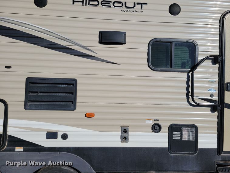 image for item NB9839 2018 Keystone Hideout 28BHS camper