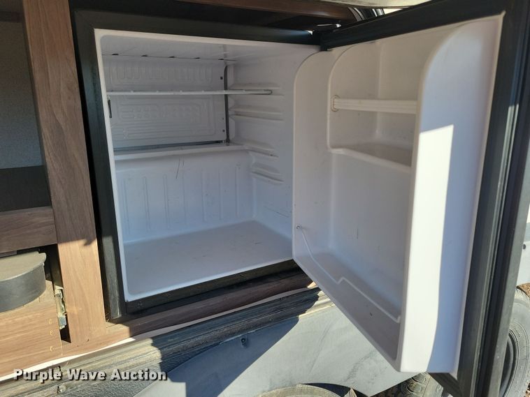 image for item NB9839 2018 Keystone Hideout 28BHS camper